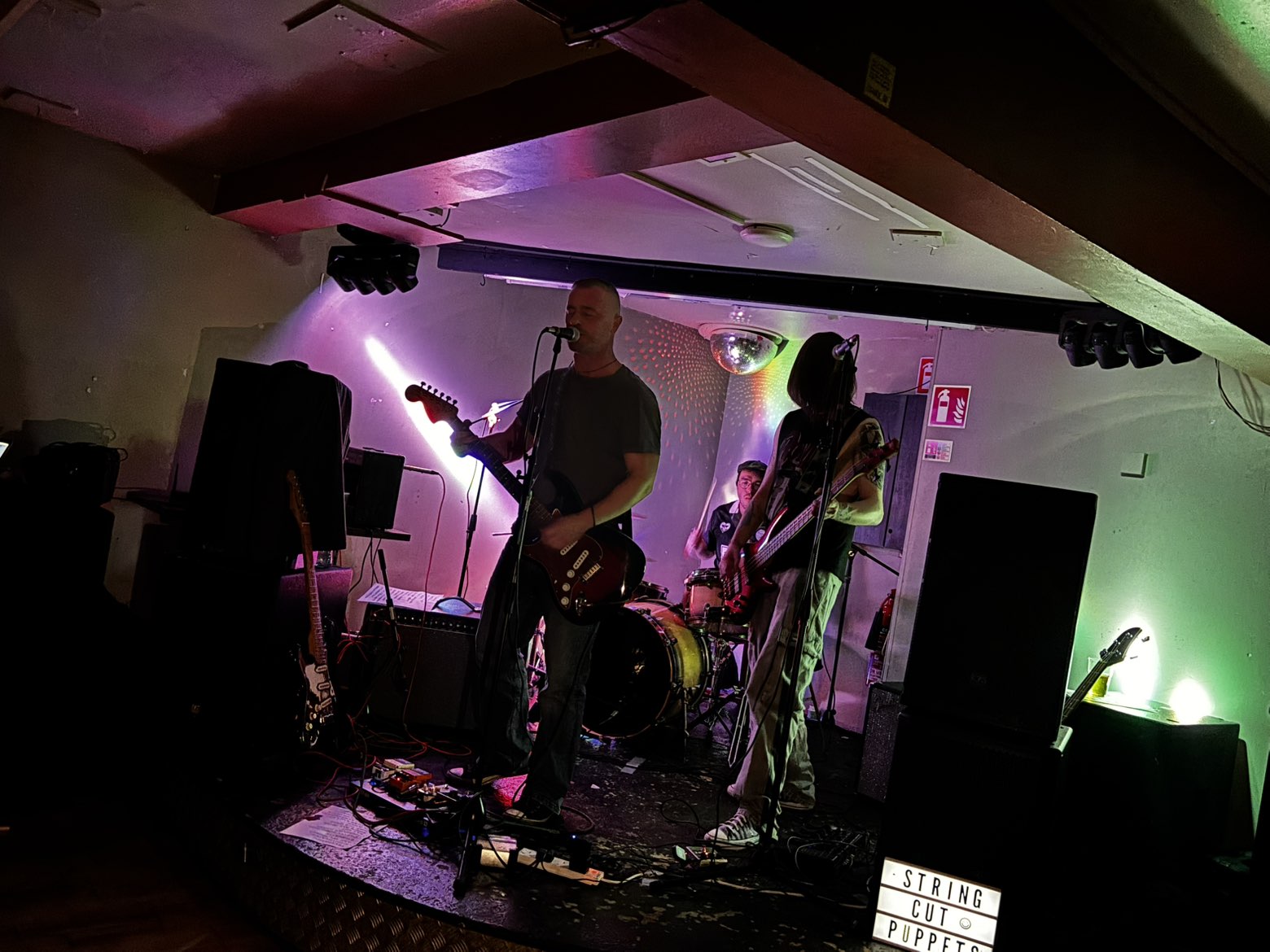String Cut Puppets live