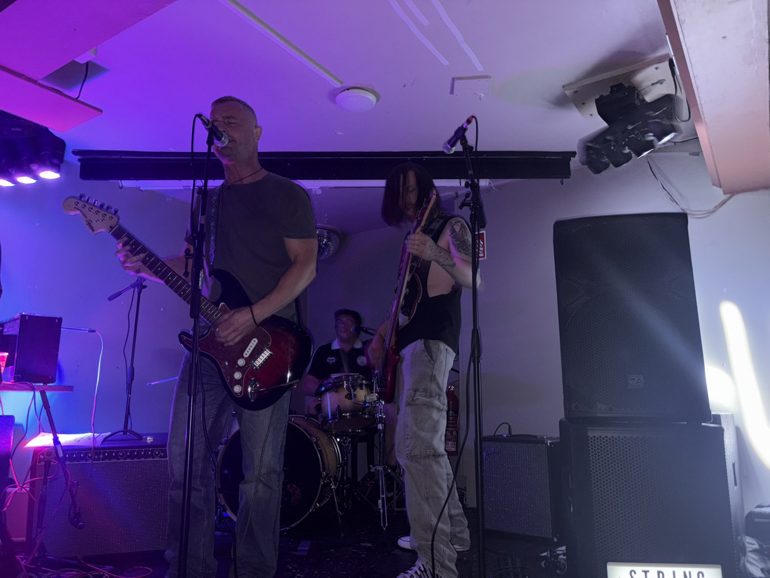 String Cut Puppets live
